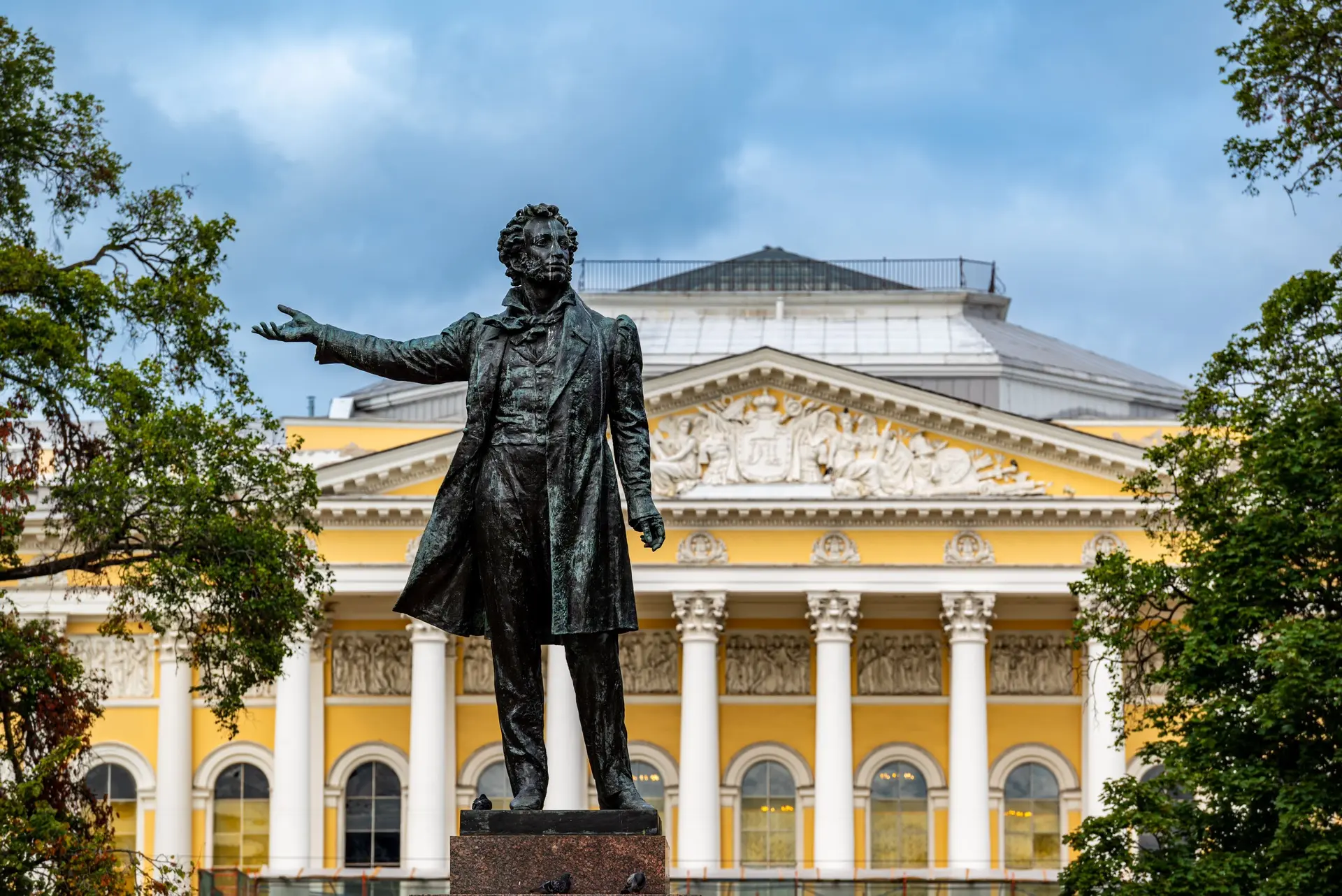 Подборка мероприятий на первые летние выходные в этом году👇

🌿У Арт‑объекта «Пушкин ушёл» пройдёт 