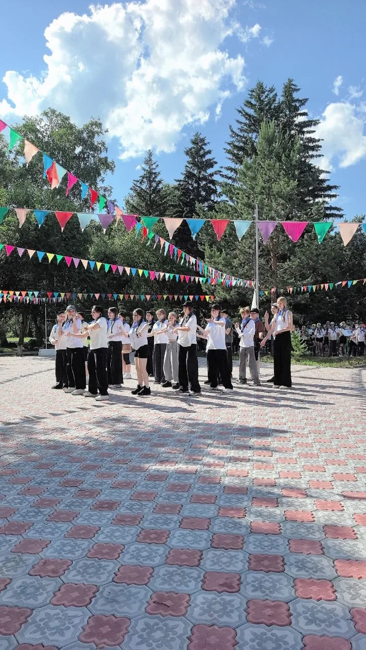 Торжественно, ярко и с душой: линейка открытия первой оздоровительной смены состоялась! 🇷🇺🎉

🏕️ 