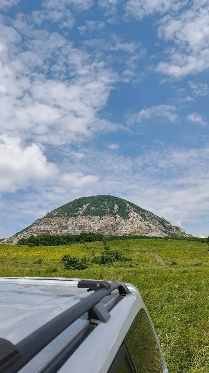 🏔 Гора Змейка, Минераловодский городской округ
Ставропольский край

📌 Змейка — останцовая магматич
