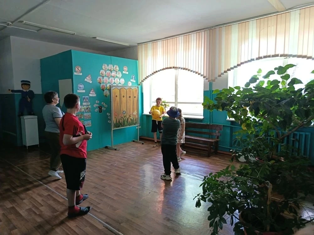 День 9-й летнего оздоровительного лагеря с дневным пребывание "Калейдоскоп".
День друзей. Воспитател