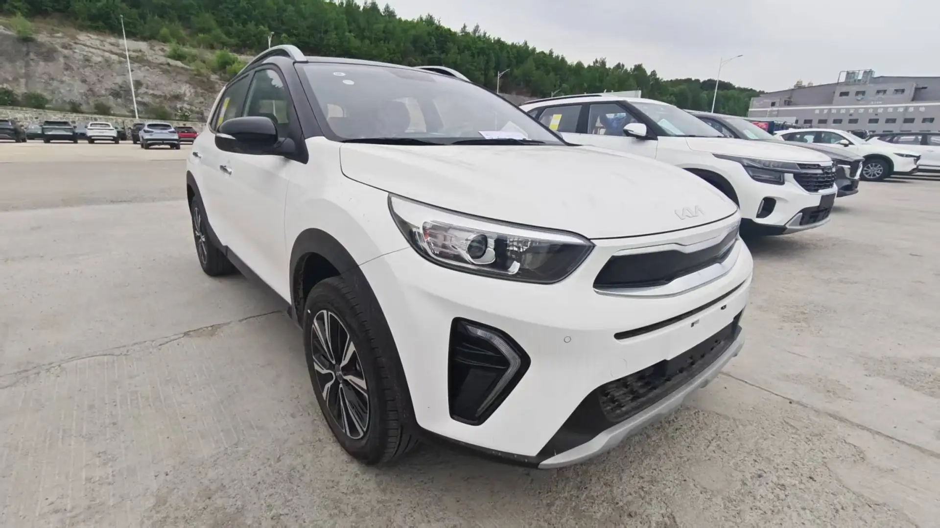 🚙 Куплена в Китае, новая Kia KX1 (Stonic) 1.4L CVT Sunroof Edition 2026г., для Татьяны из г. Ленск.