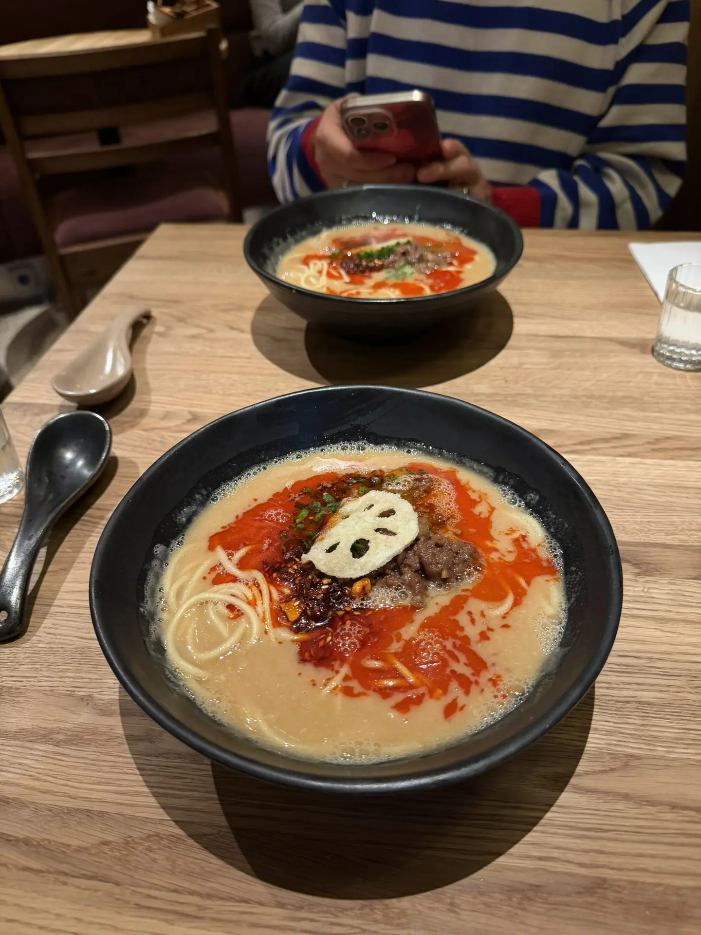 Пробуем рамен в заведении “Bus Hand roll bar”

Удивительно, но самый вкусный рамен, который я когда 