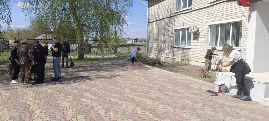 Сотрудники ГБУДО ЛНР "Новоайдарский ЦДЮТ "приняли участие  в акции "Всероссийский субботник"