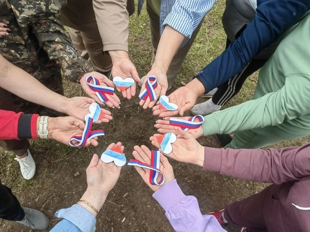 🇷🇺 Символ единства для каждого!

🤝 Мы присоединились к акции «Ленточка России» 

🌟 Для наших пол