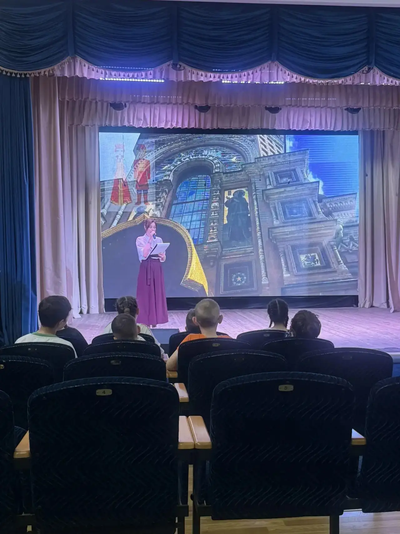 🎉 В Доме культуры «Молодёжный» продолжается работа с пришкольными летними лагерями! 🎉
Вчера в ДК "