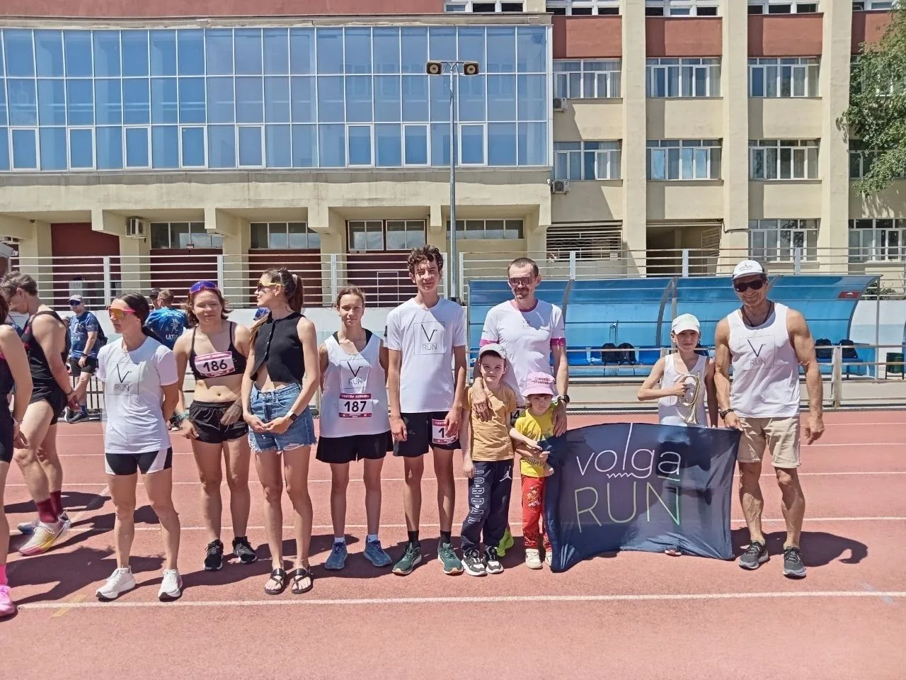 🏃‍♂️ Бегом к здоровью! 💪
На стадионе ВГАФК 🏟️ прошли соревнования по легкой атлетике «Битва клубо