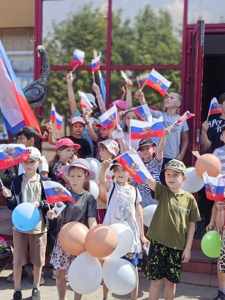 Сегодняшний день был посвящен Дню России, и мы с радостью провели его вместе с нашими ребятами! 🇷🇺