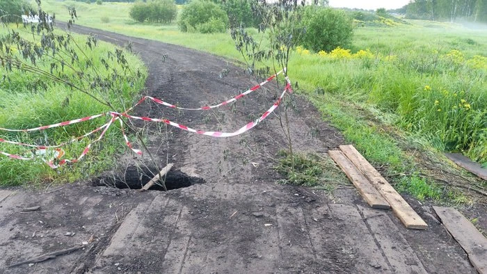 На границе Омской и Новосибирской областей обрушился подъезд к мосту
В результате инцидента жители М