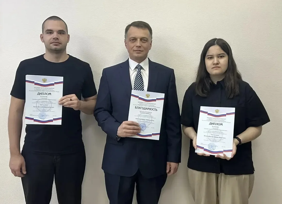 Гордимся нашими студентами❗️🎉🇷🇺

Поздравляем студентов группы 421 д юридического факультета Лианн