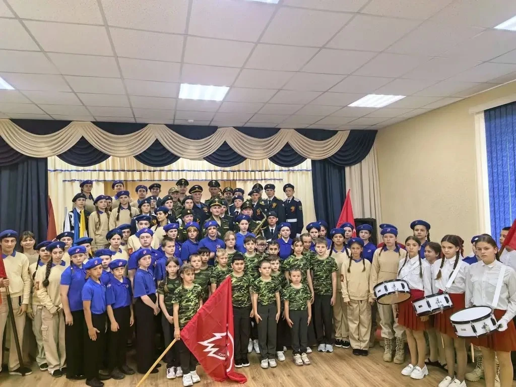 🎉 Торжественное посвящение в ряды «Юнармии» прошло в доме детского творчества 🎉

В этот знаменател