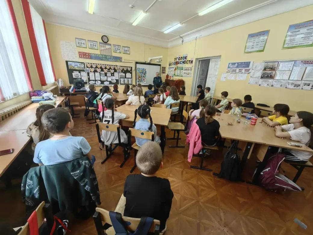 03.06.2026г В пришкольном лагере ГБОУ СОШ 9 г. Сызрани
инспектор МЧС  Светлана  Сергеевна  провела  