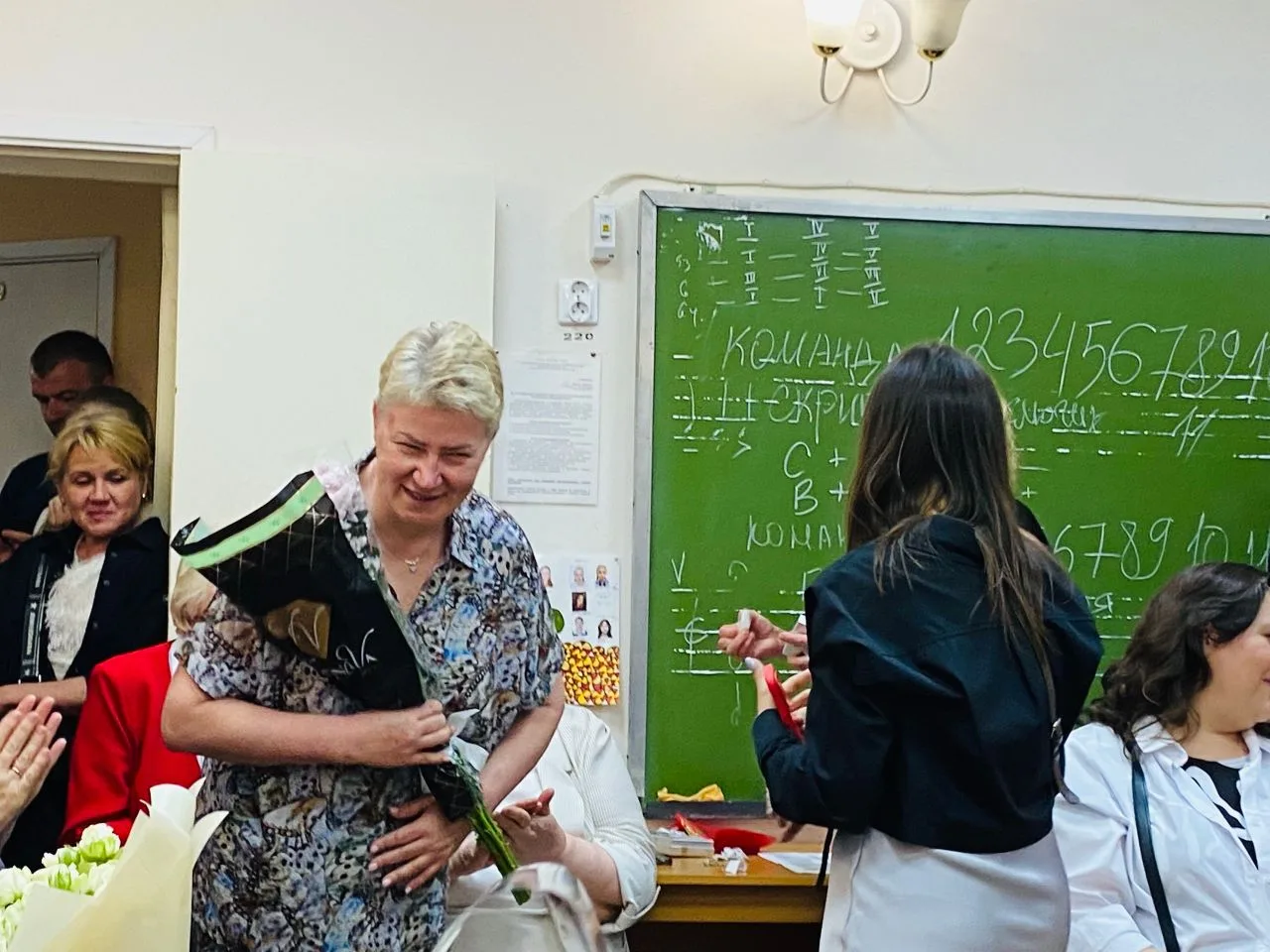 Преподаватели поблагодарили родителей за их совместный труд, за поддержку и готовность преодолеть лю