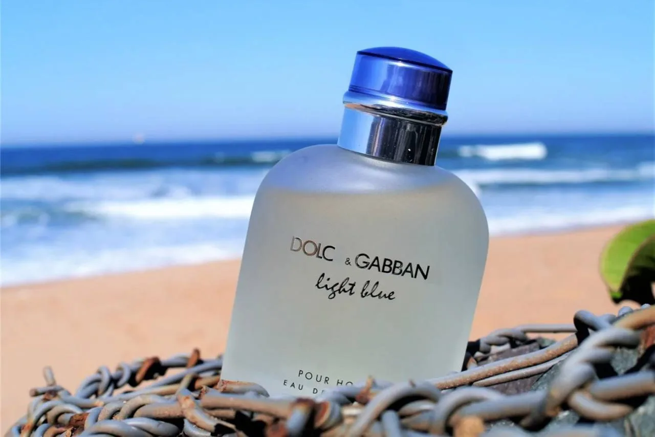 Dolce & Gabbana ( DG ) Light Blue pour homme
 Освежающий, бодрящий мужской аромат. Он был создан в 2