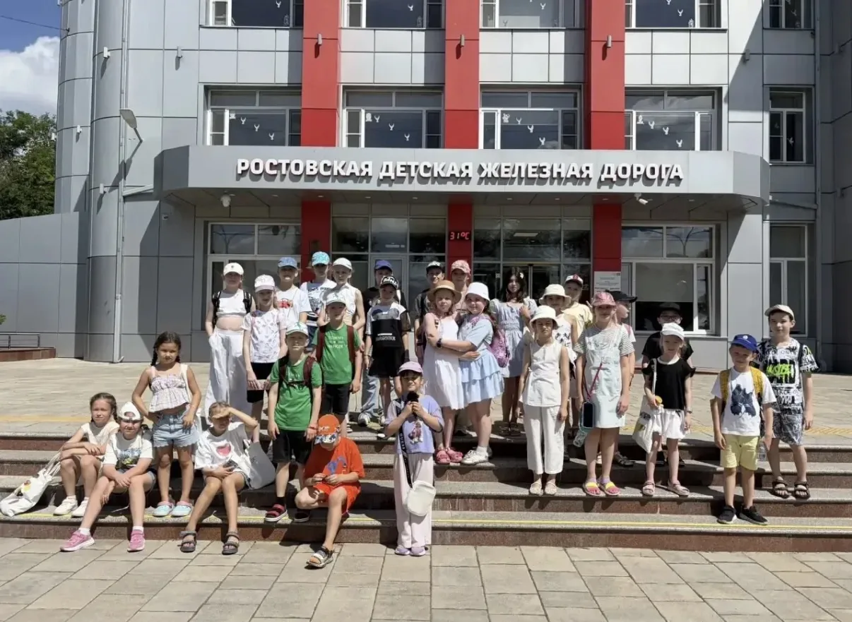 🔠Каждый день в летнем языковом лагере наполнен новыми открытиями и интересными событиями! 

🚂Ребят