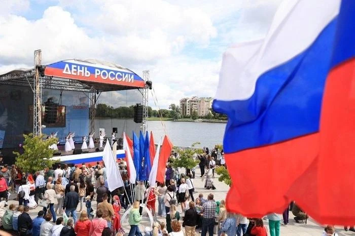 Поздравляем с Днём России! Сегодня калининградцев и гостей города ждёт множество праздничных меропри