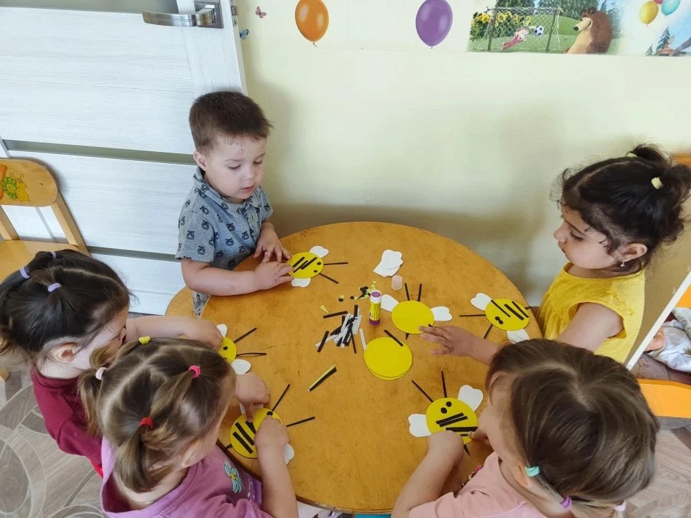 🐝 Наши малыши сегодня окунулись в удивительный мир пчёл! 20 мая, во Всемирный день пчёл, мы провели