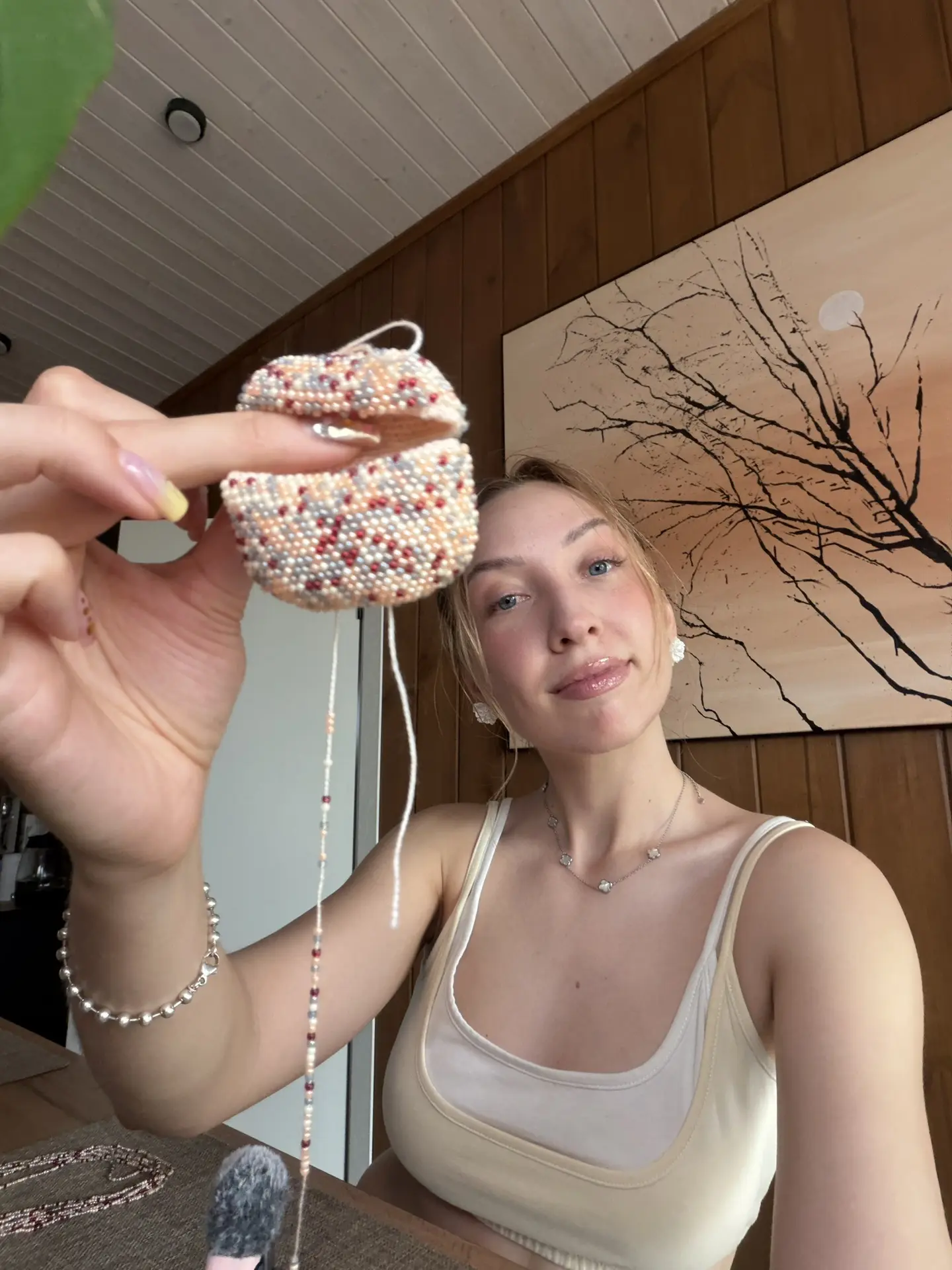 ДОПЛЕЛА!🧶
остается только придать цепкости, чтобы чехол не соскальзывал с наушников..

есть у меня 