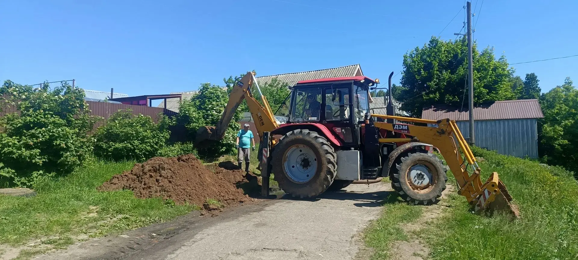 Работа по заявкам. Устранение прорыва на сетях водоснабжения д. Красногор.