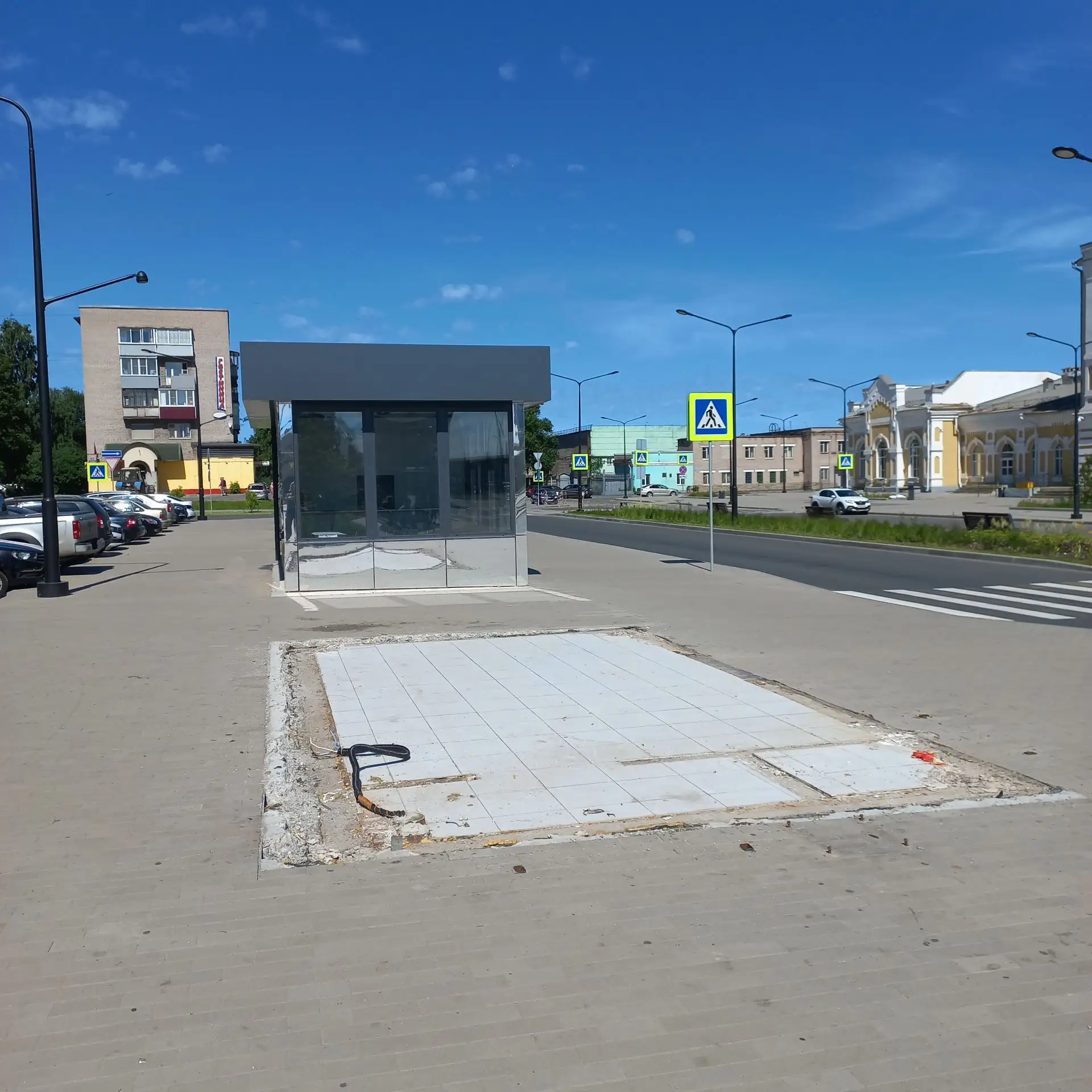 Киоск демонтировали, вид на привокзальной площади испортили...