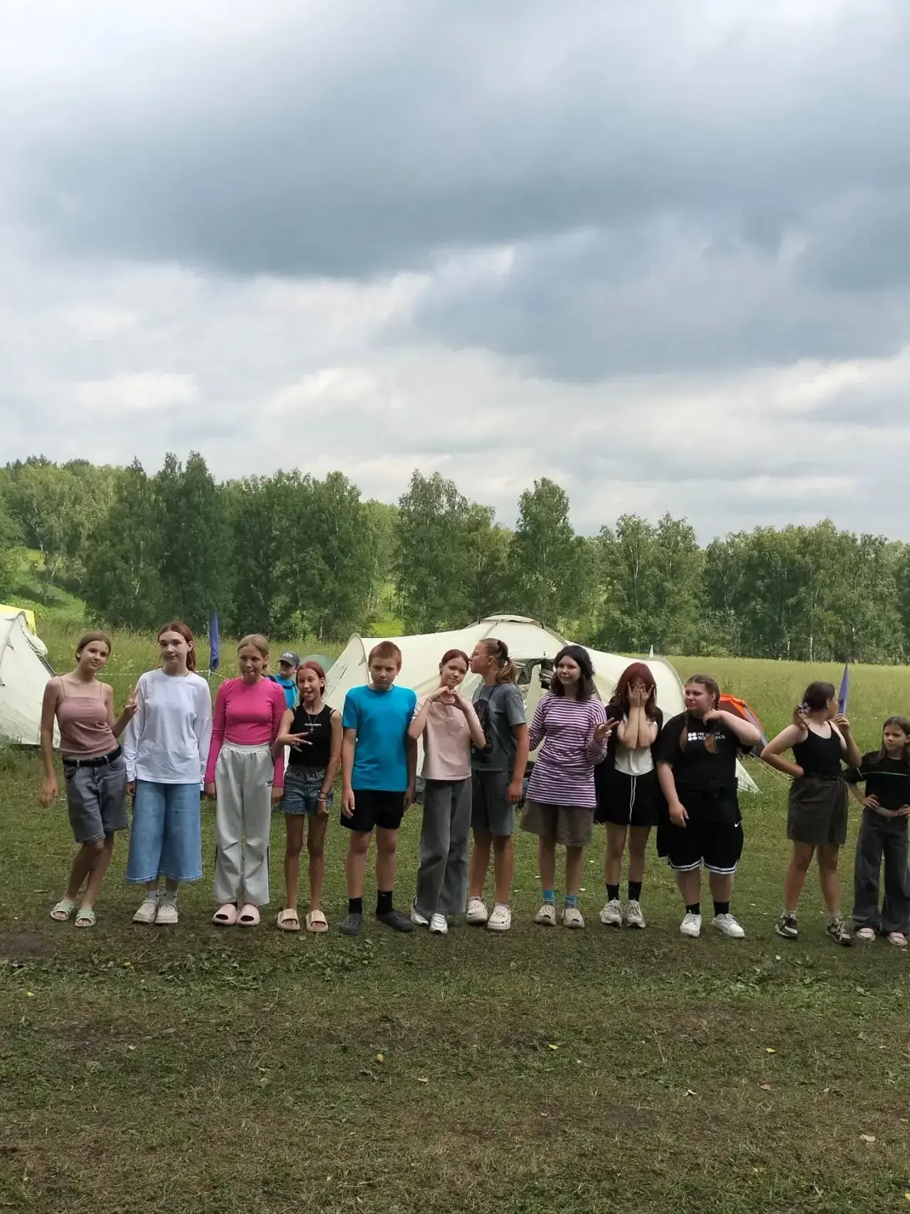 Театр начинается с палатки 🎪

Знаете, что происходит, когда 5 дней подряд ты живёшь в лесу, но при 