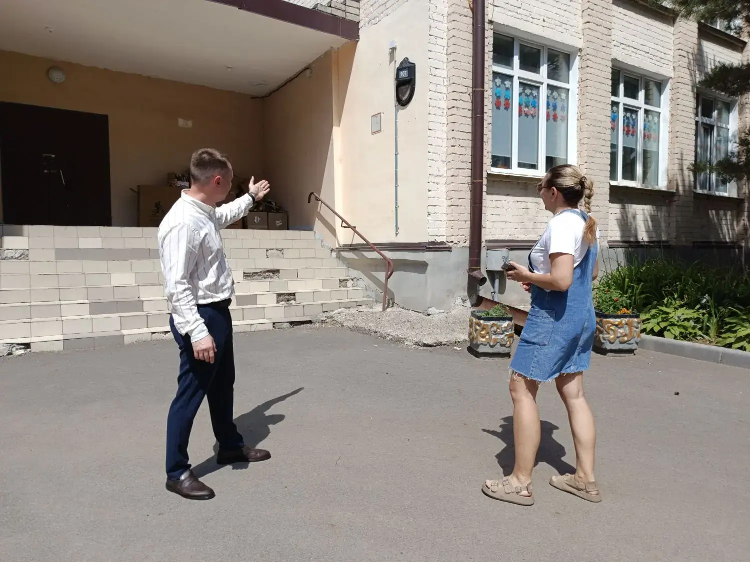 🎓 Память, которая вдохновляет

Представьте себе: проходя мимо родной школы, вы видите мемориальную 