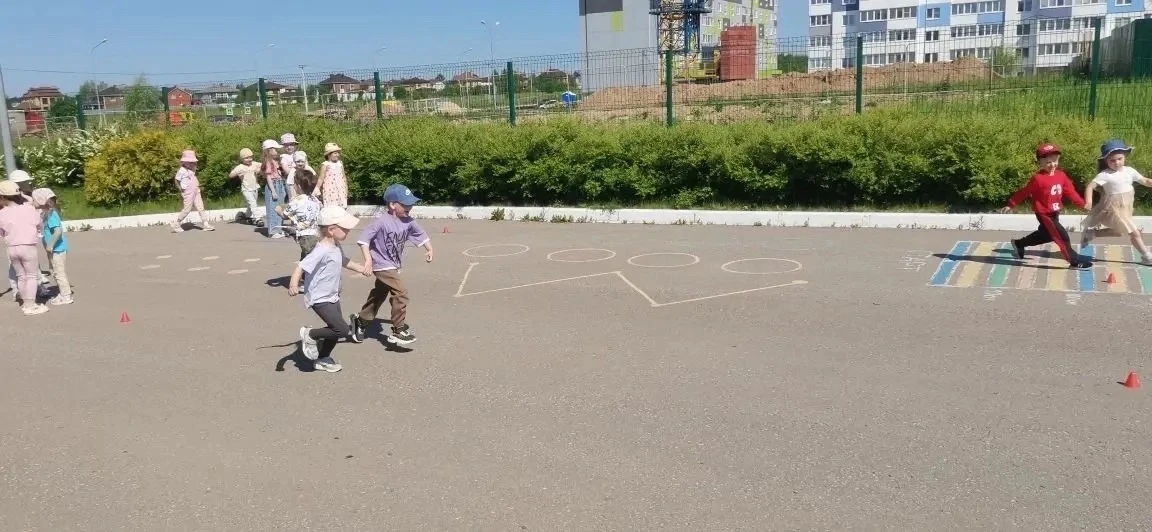 МБДОУ «Детство» ЦРР г. Калуги НСП «Карусель»
4 июня в нашем НСП  было бодрым и активным.
Участники: 