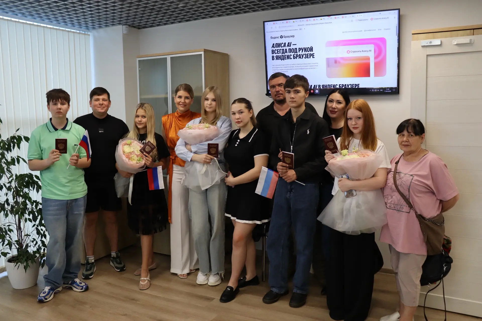 Торжественно вручили первые паспорта юным гражданам в преддверии Дня России 🇷🇺 

Сегодня состоялос