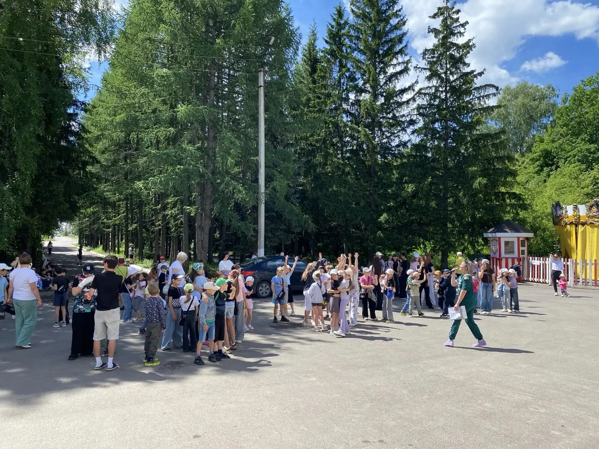 17 июня для детей поселка прошла музыкально-игровая программа «Летний движ». Динамичные игры и танце
