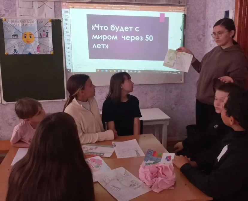 В пришкольном лагере «Солнышко» прошёл «День будущего России»
Сегодня в пришкольном лагере «Солнышко