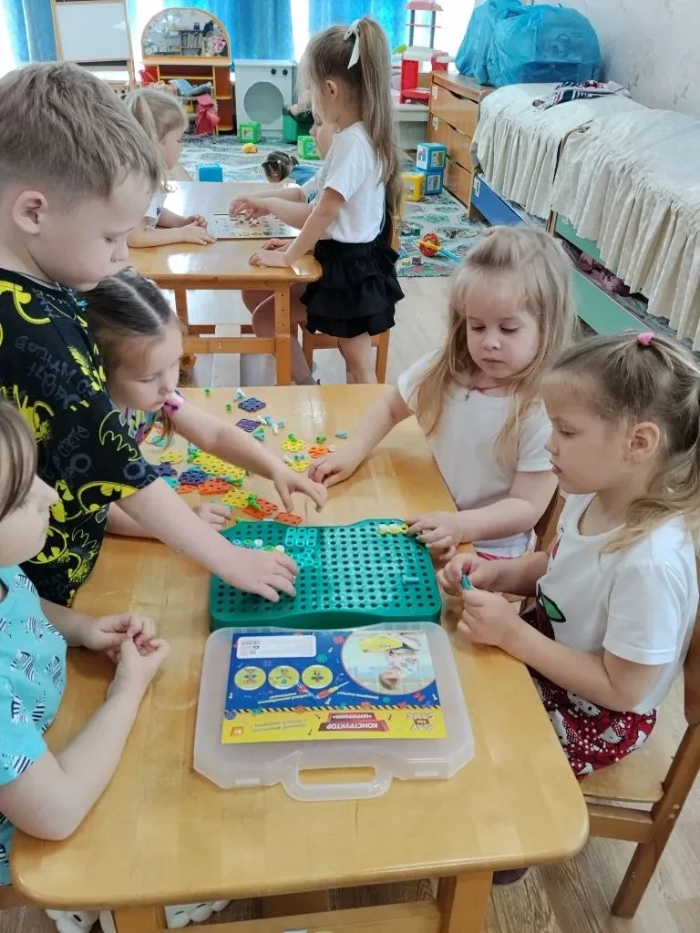 🎲 Настольные игры в детском саду: веселье с пользой! 🧩

Думаете, настольные игры — это только разв