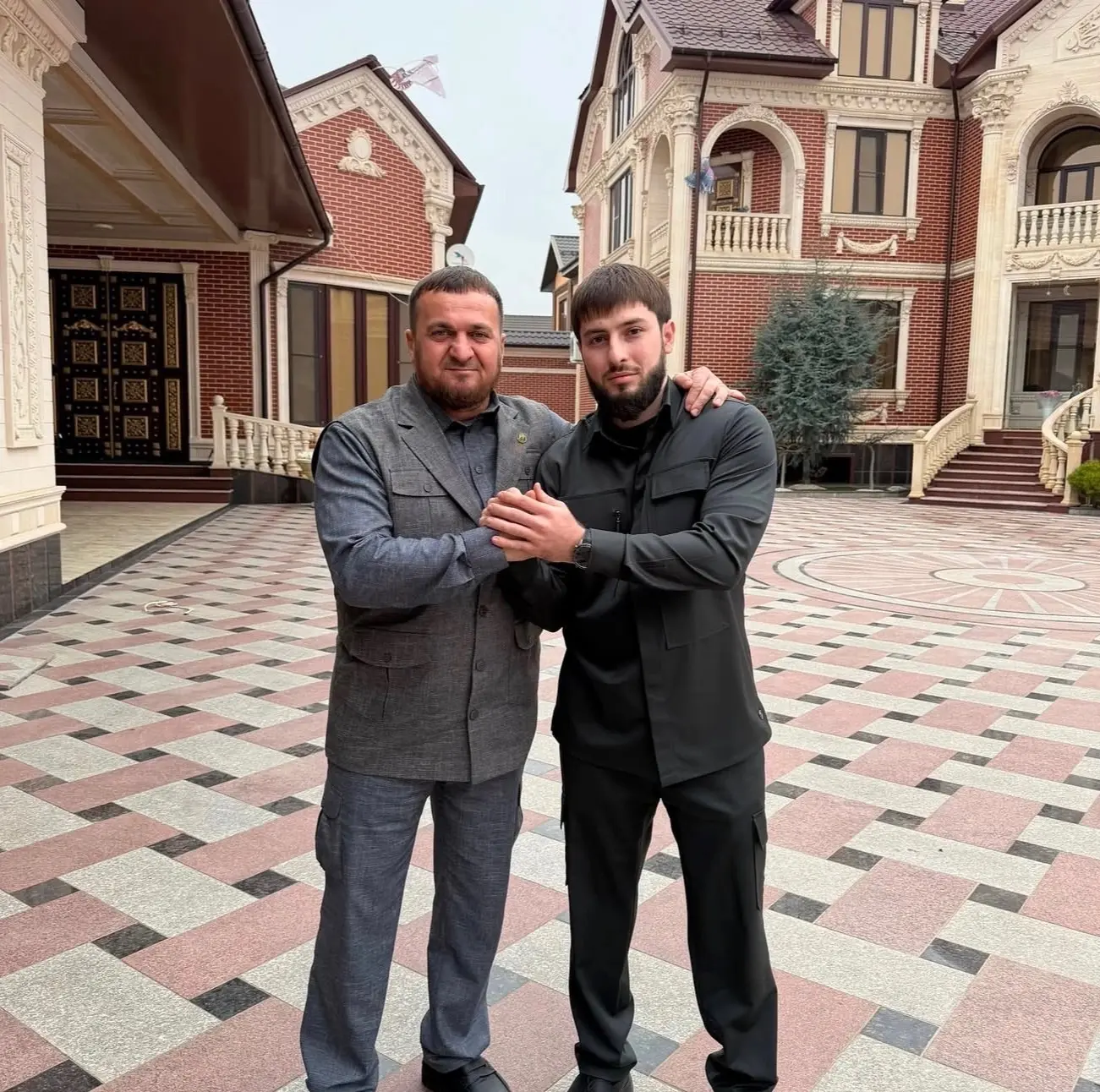 Уважаемый Турпал-Али Вахаевич!

Наш коллектив  поздравляет Вас с Днём рождения.

В этот знаменательн