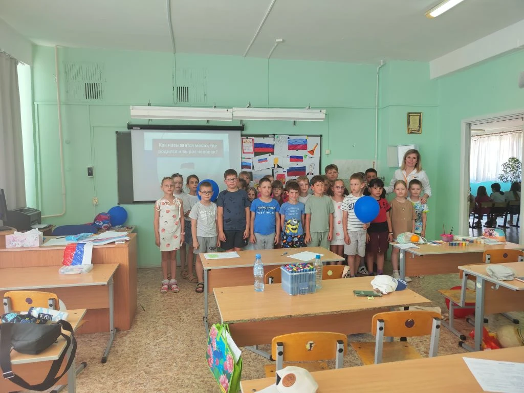 🎈С Днём России! 🇷🇺

Три цвета, десятки улыбок и море детского восторга — так мы отметили 12 июня!