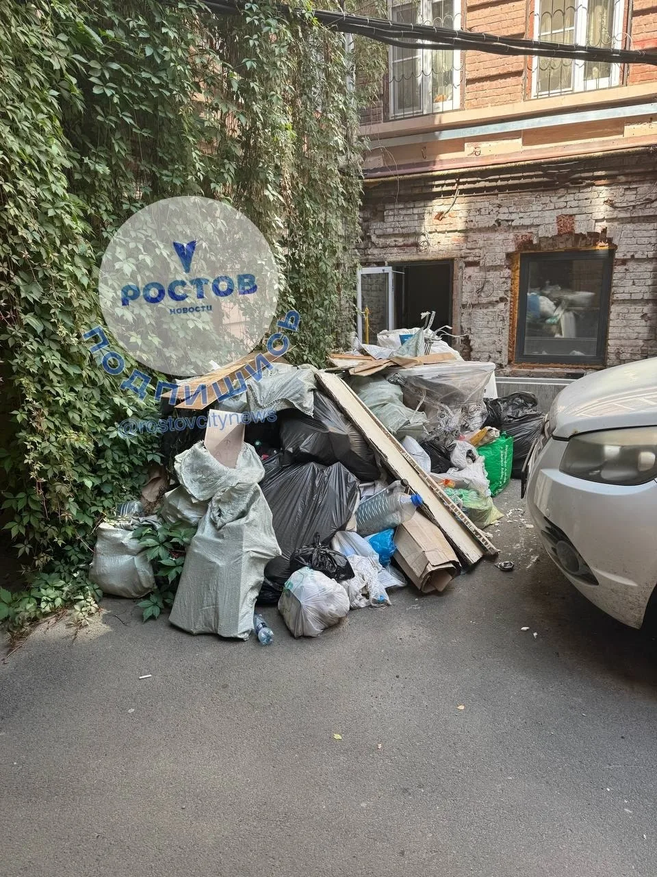 🏚 Год в режиме «стройка»: жильцы дома на Большой Садовой устали от вечного мусора

Жители дома № 23