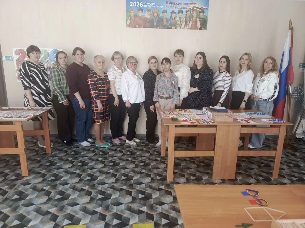 В рамках школьного округа №4 на базе МБДОУ №3 прошёл мастер-класс для педагогов «Играем и учим: Дары