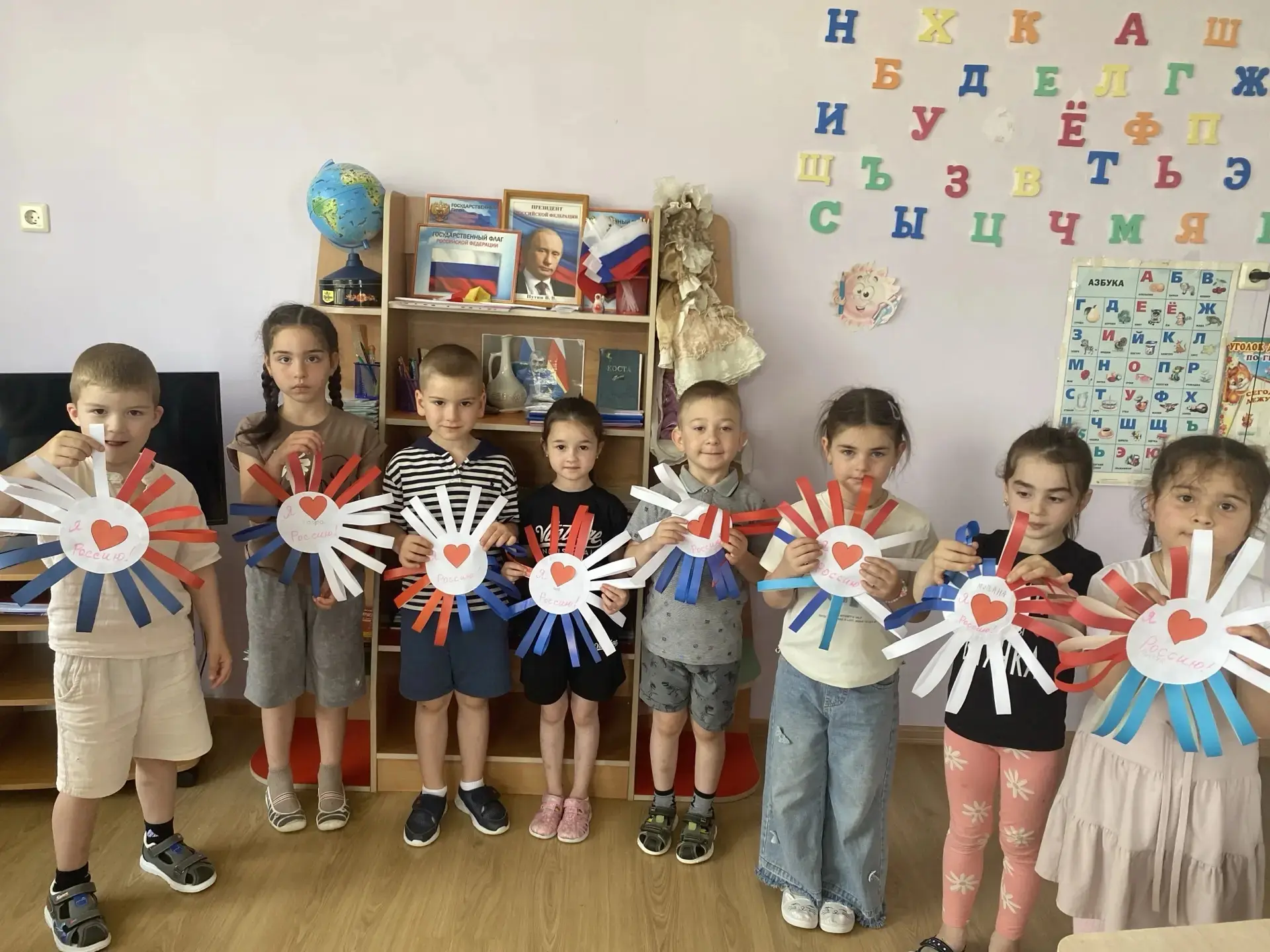 От всего сердца! ❤🇷🇺

В нашей подготовительной группе прошла творческая мастерская, посвящённая Дн