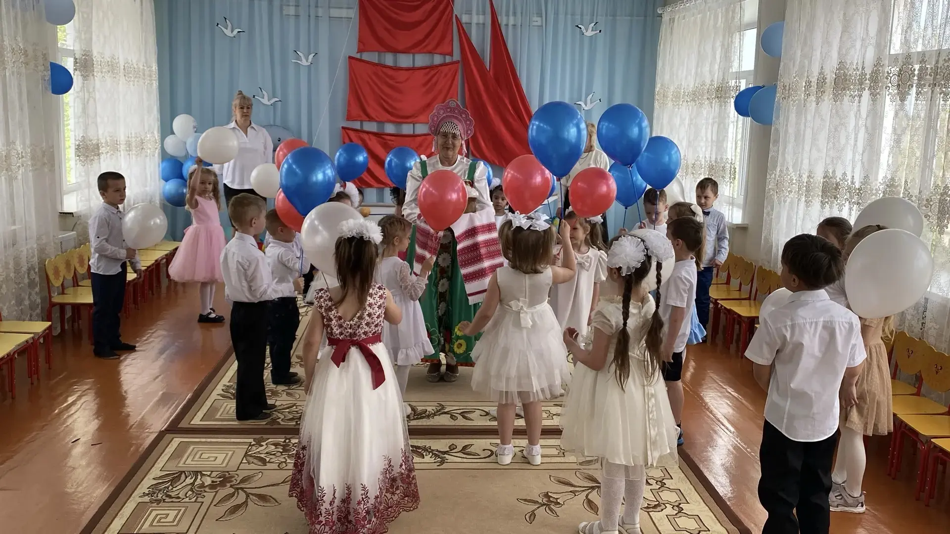 Танец в сердце России: как наши ребята зажгли на флешмобе🇷🇺❤
У нас тут случилось маленькое (но оче