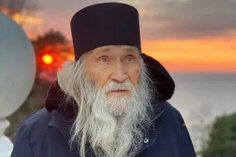 Всегда проси у Бога благословения. Когда ты просишь — значит, зовёшь Его в свою жизнь, чтобы Он устр