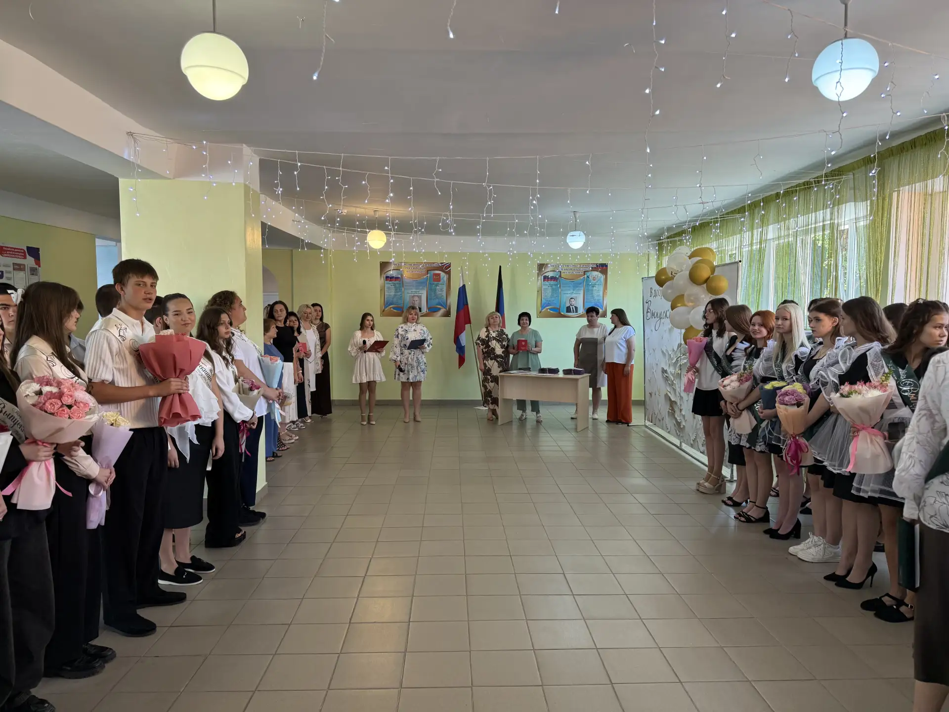 🎉 Торжественный день в Средней школе № 19 Шахтёрского м. о.! 🎉

27 июня в стенах нашей школы прозв