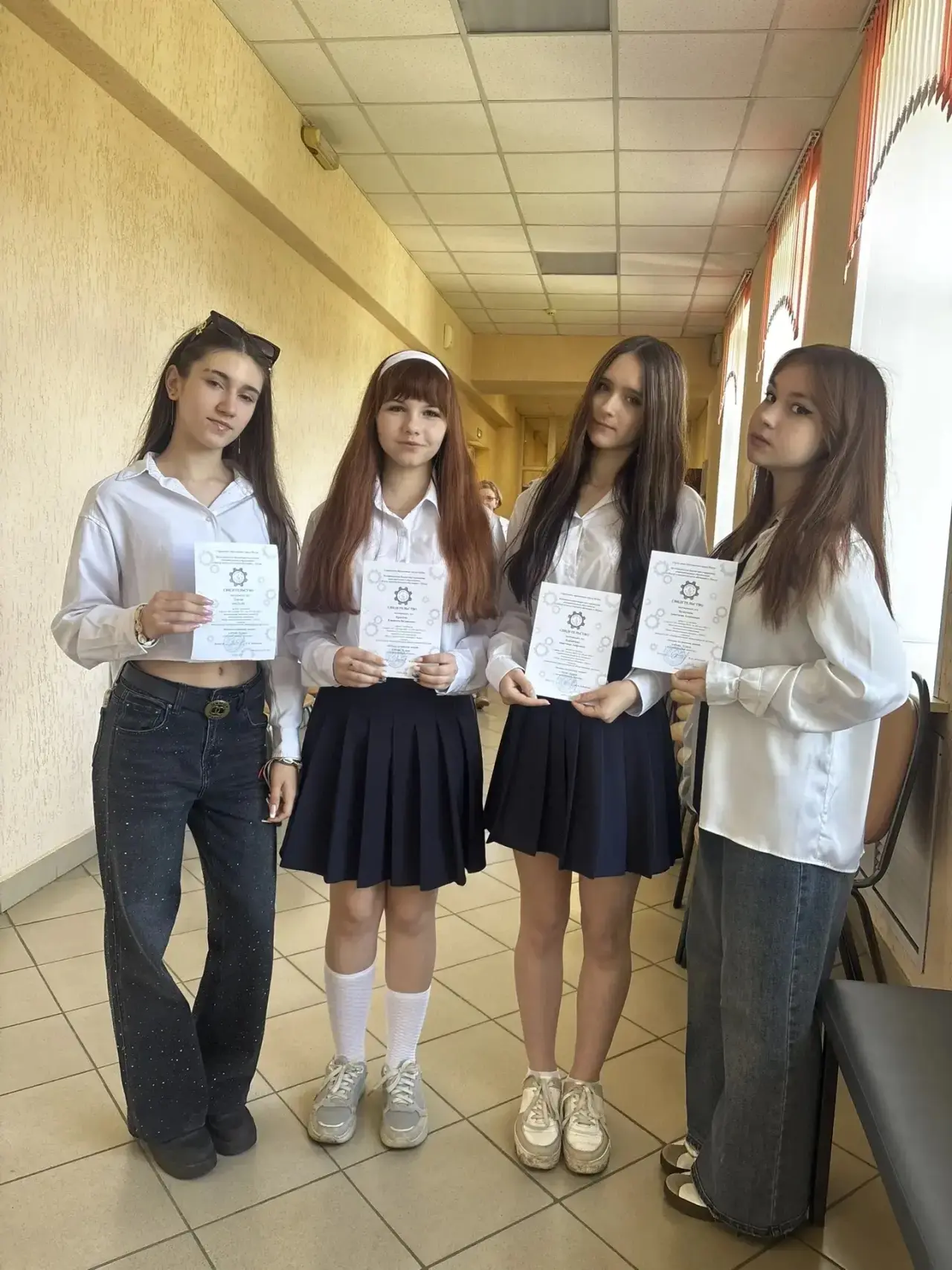 🩺👏 Гимназистки 9 «А» класса — Валеулина Анастасия, Буреничева Анастасия, Прокаева Елизавета и Чорт