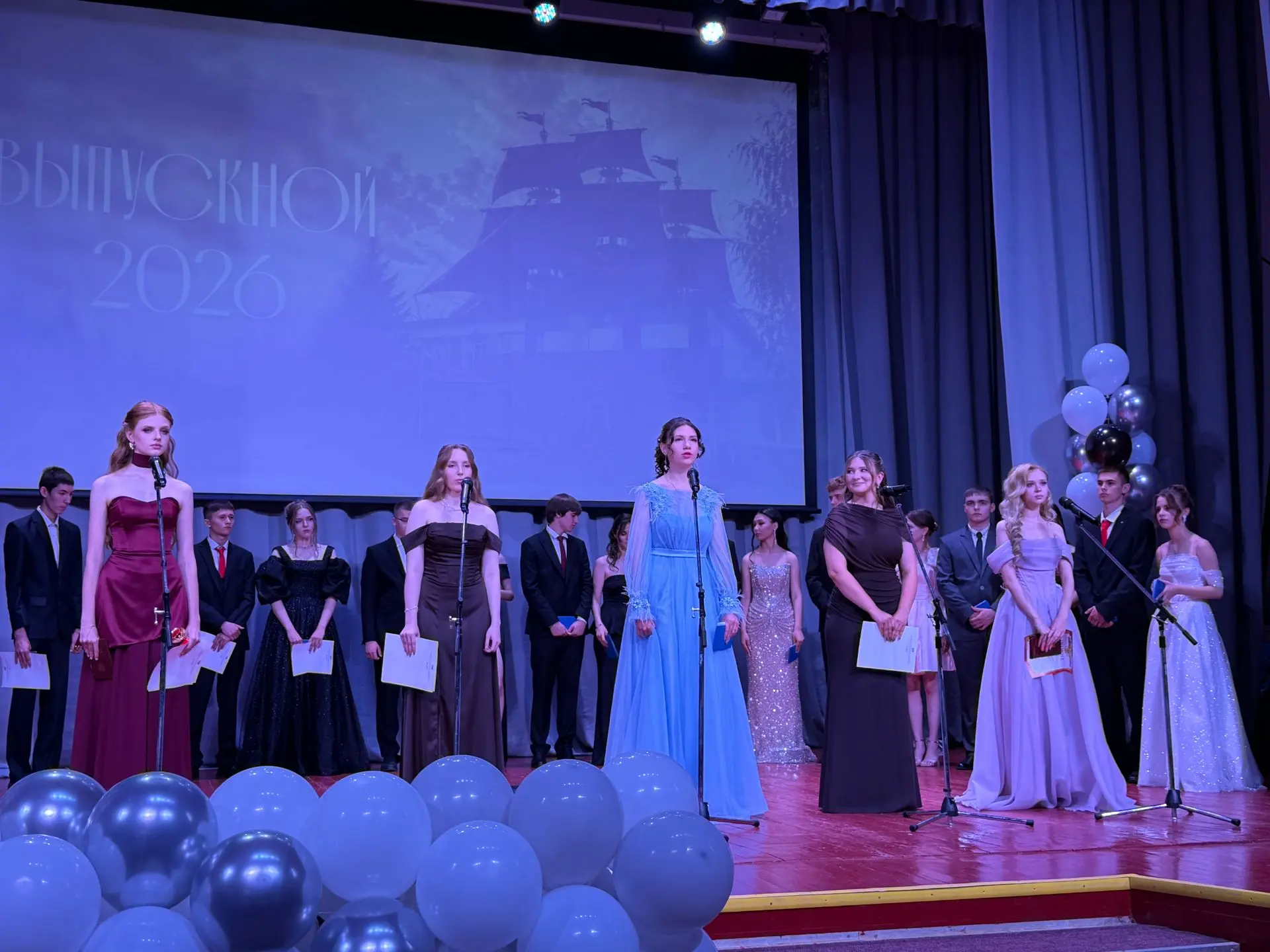 ВЫПУСКНОЙ 2026! ✨

27 июня в Курманаевском доме культуры собрались выпускники, их родители и гости, 