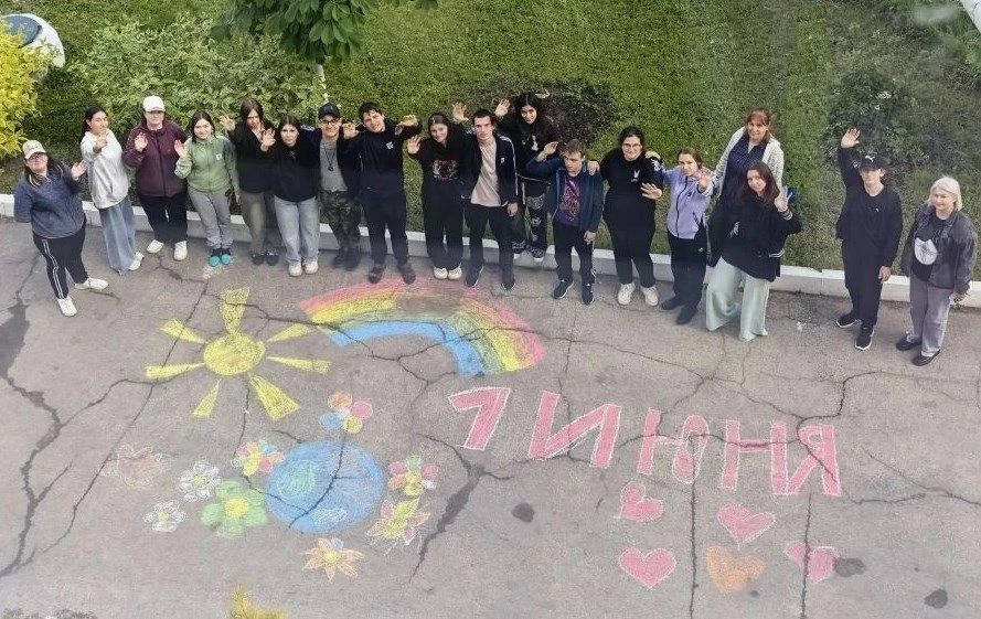 В ГАПОУ СО " СКИПО для инвалидов и лиц с ОВЗ" к Международному дню защиты детей прошел конкурс рисун