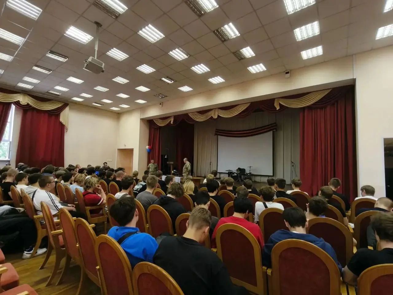 Урок Мужества: "Герои нашего времени"
8 июня 2026 года на площадке №2 прошел урок мужества для перво