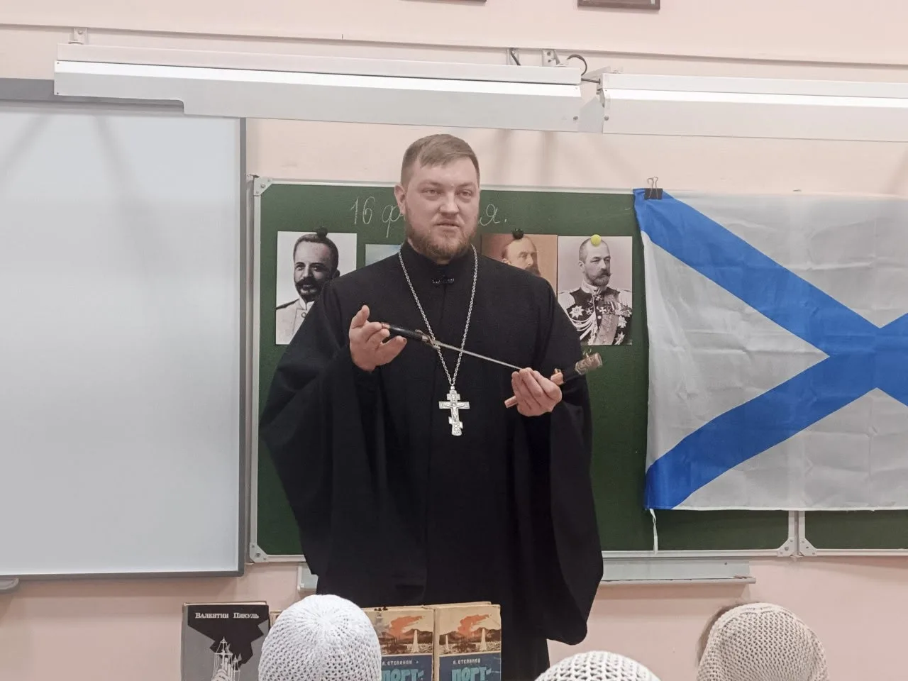 Врагу не сдаётся наш гордый 
"Варяг'!
Сегодня в школе почтили память матросов легендарного крейсера 