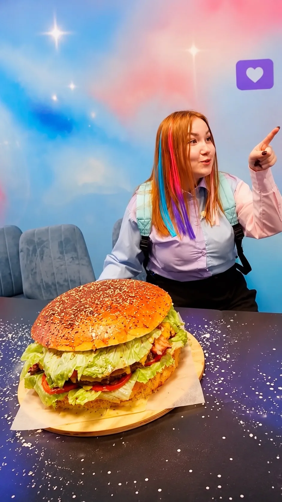 а кто-то в курсе что сегодня
отмечают День рождения гамбургера ? 😂 🍔 

короче пересматриваем видос