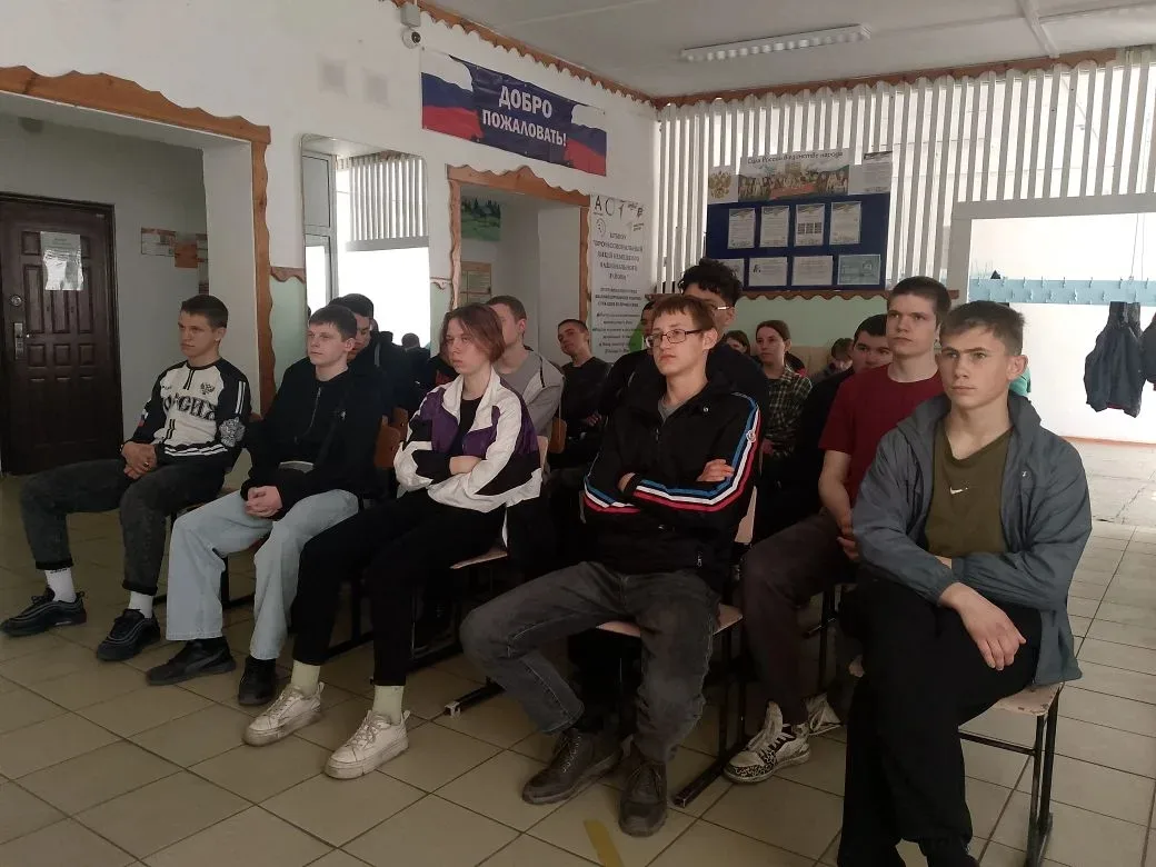 🚀 В нашем лицее прошел невероятный Кинолекторий! Мы погрузились в историю первого космонавта Юрия Г