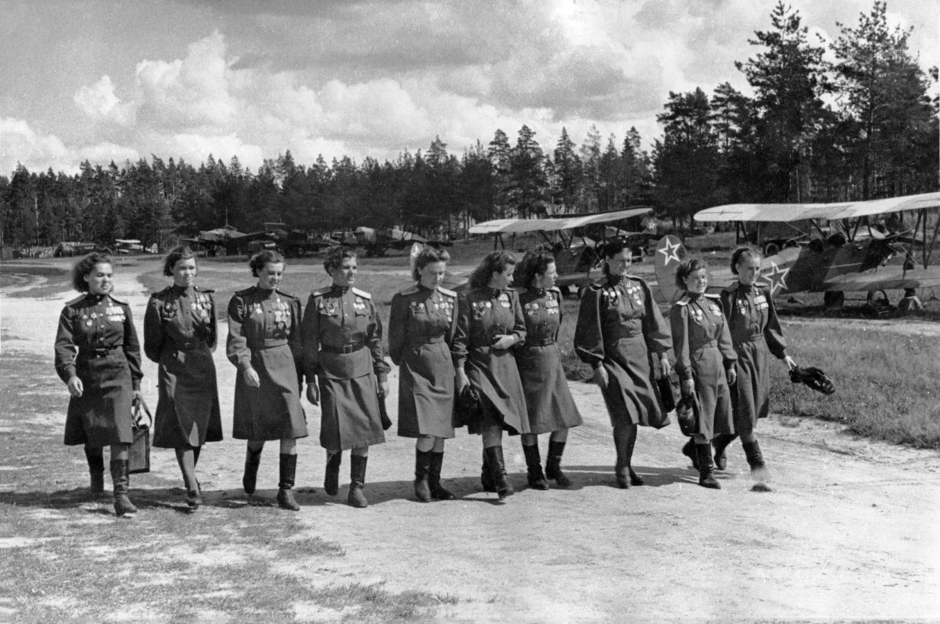 Пост №4. 🧙‍♀️🪄 НЕВИДИМАЯ СМЕРТЬ: ПОЧЕМУ НЕМЦЫ ДО УЖАСА БОЯЛИСЬ «НОЧНЫХ ВЕДЬМ»?

Знаете ли вы, что 
