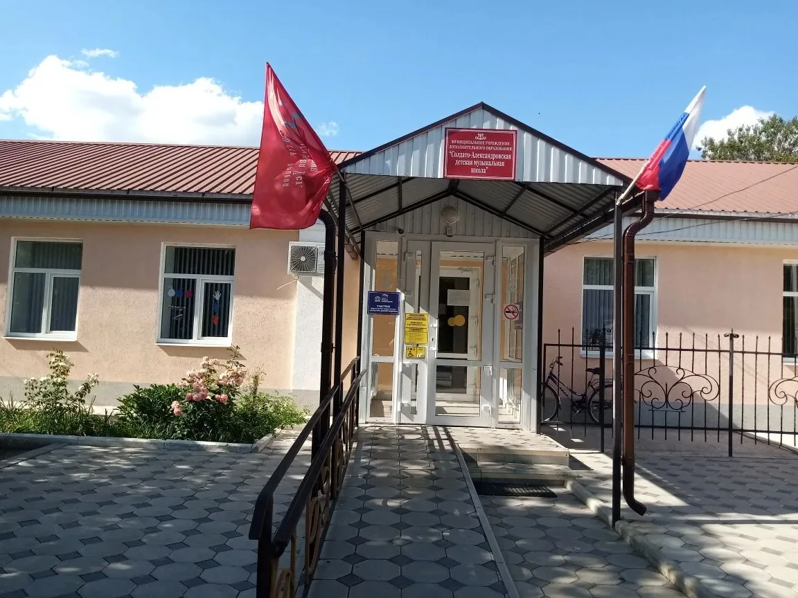 МУДО ,,Солдато- Александровская ДМШ" традиционно поддержали акцию: ,,Окна России" к государственному