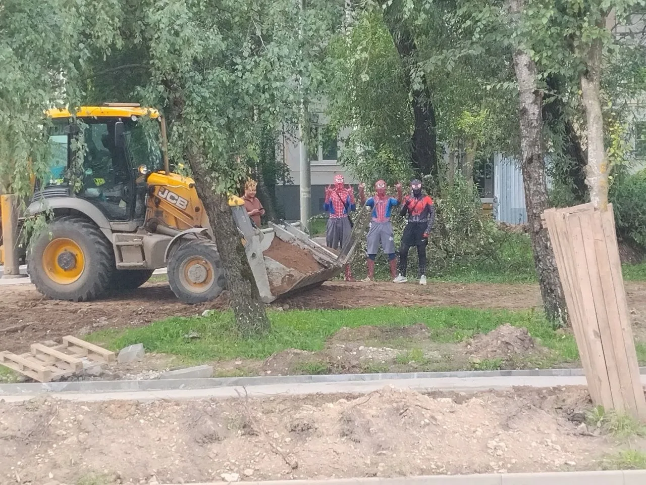Необычные работники на Алтайской 😀
