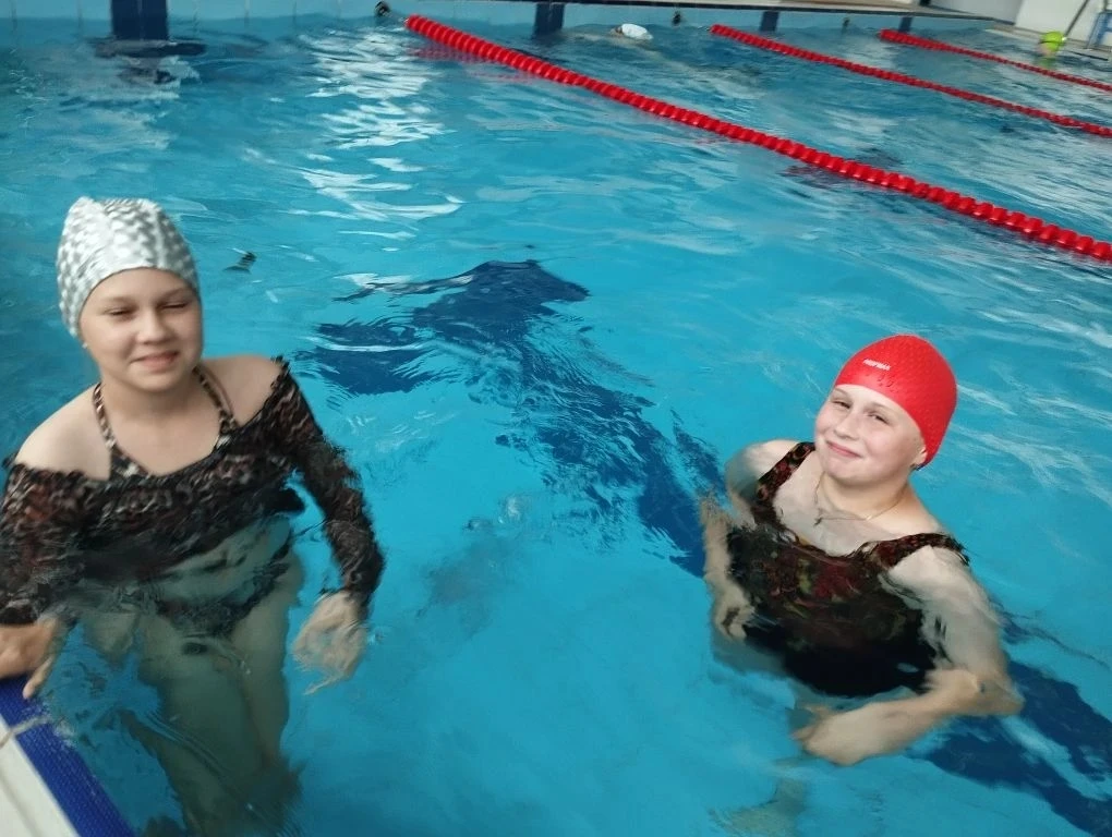 А 8 июня у нас случилось водное приключение: два отряда — один бассейн! 💦🏊‍♂️

Решили, что сухопут