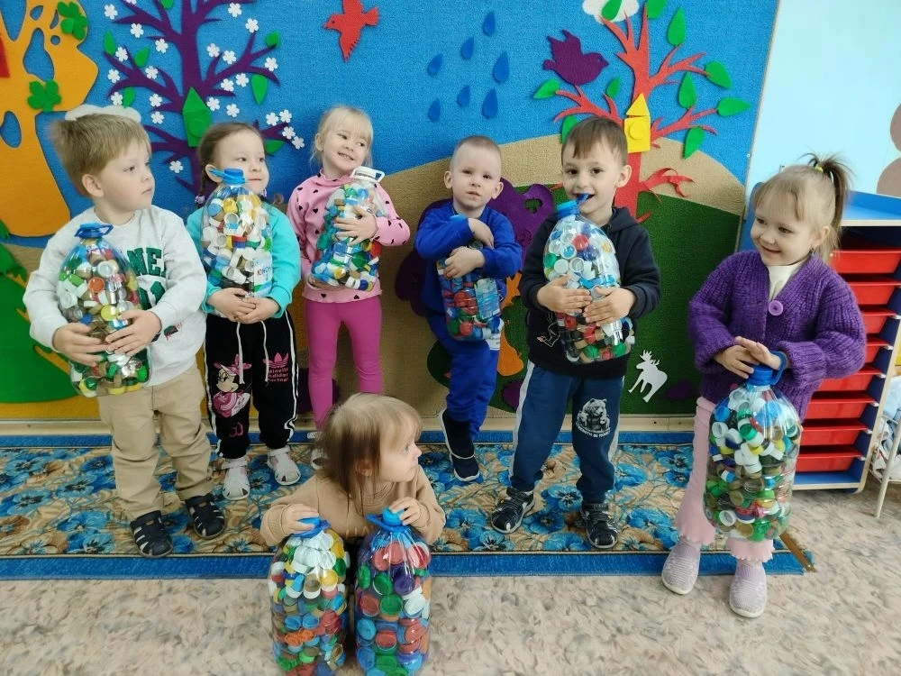 🌿 Маленькие крышечки — большое доброе дело!
Воспитанники нашего детского сада дружно подключились к